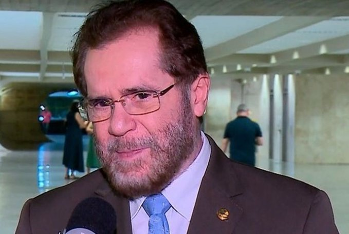 BrazilenDireita's tweet photo. "Queremos #humanos no #STF, não #semideuses", diz autor da #PEC que fixa mandato de #ministros do #Supremo https://t.co/ZTcgrXr6Lk