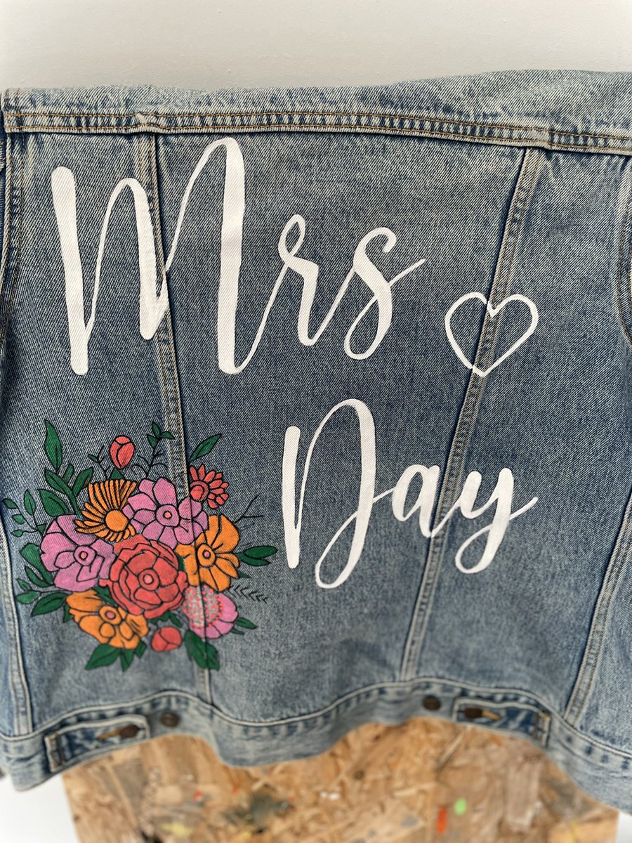 upcycledbyemily's tweet photo. Personalised wedding denim jackets 💐

upcycled hand painted denim jackets✨  Can be purchased on my Etsy or dm me for a personalised one✨ (link in bio)🌸 #upcycled #handpainted #likeforlike https://t.co/r3ISzDzRjC