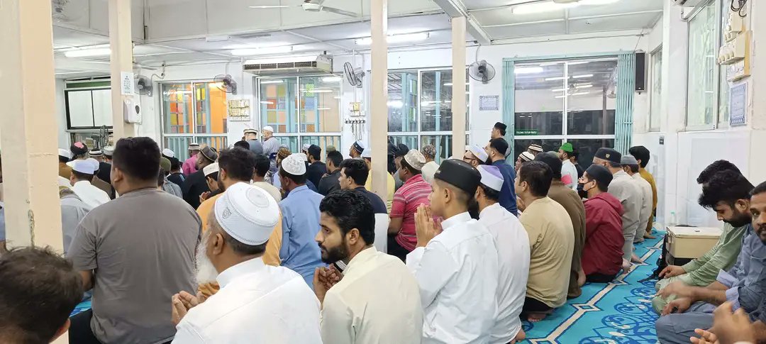NikYahya2's tweet photo. MASJID PAKISTAN, SENTUL... Antara masjid tertua di KL.Walaupun sempit tetapi jamaah solat waktu sentiasa penuh.Aku rasa 99%keturunan Pakistan.Selebihnya India, Melayu&amp;Indonesia.Persekitannya tidaklah indah tetapi bacaan Imamnya terbaik utk Solat Tarawih! https://t.co/1lvGGCwqGW