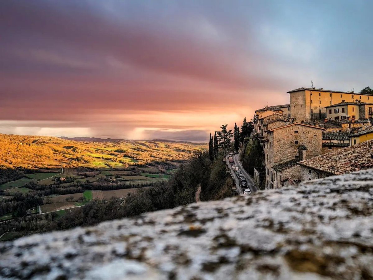 Noi siamo qui e ci nutriamo di bellezza.
#Tipico #Montone #Umbria #localfood
(Credits: Roberto Persico)