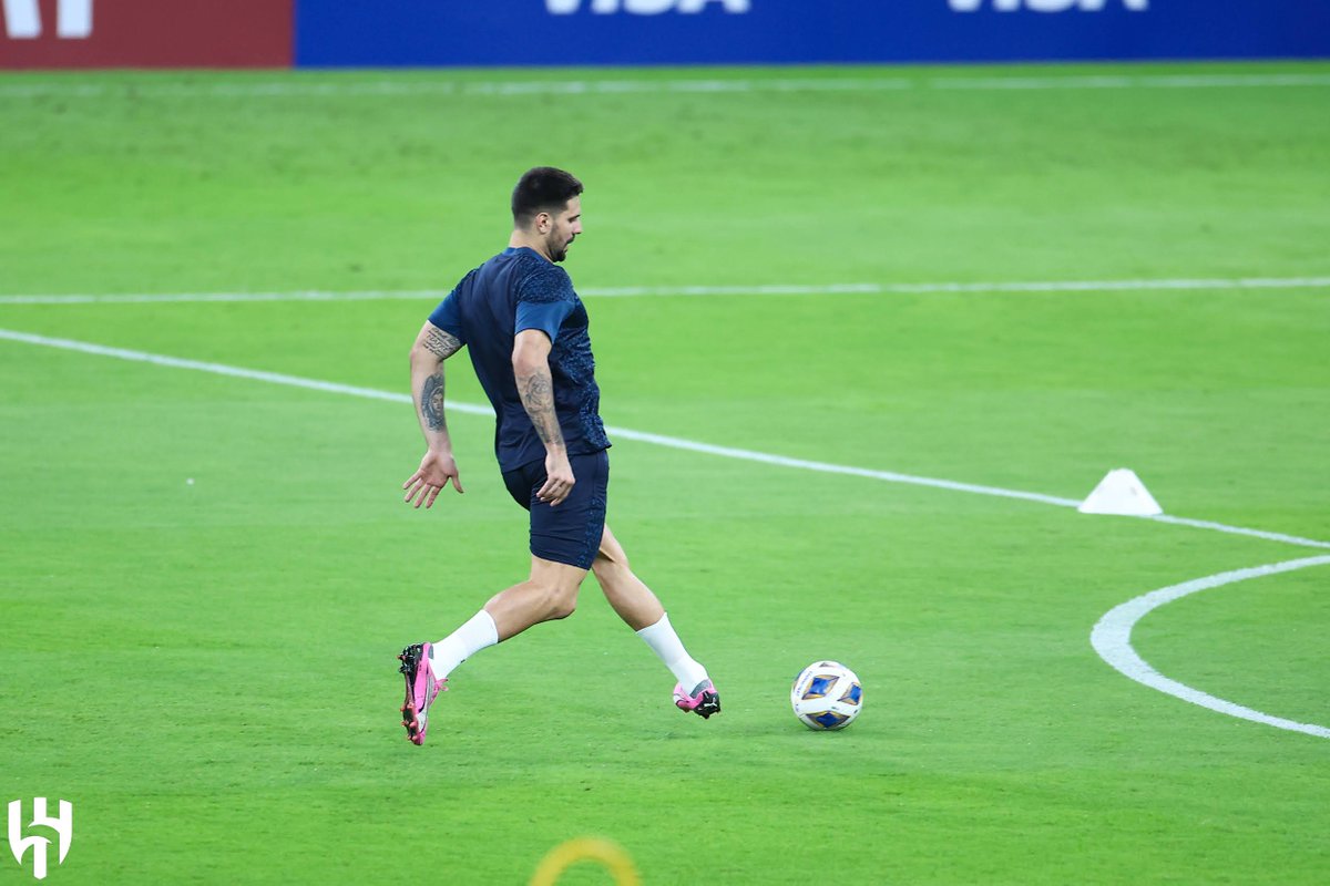 Alhilal_EN's tweet photo. 📸 ACL preparations 🤩
#AlHilal https://t.co/wpXgyHWyW4