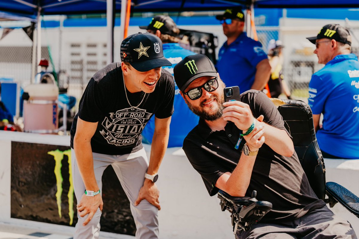 A little FaceTime action with Casey Cochran & @JasonWeigandt on the starting grid of the #Daytona200. 

(Photo - Mariah Lacy Creative)