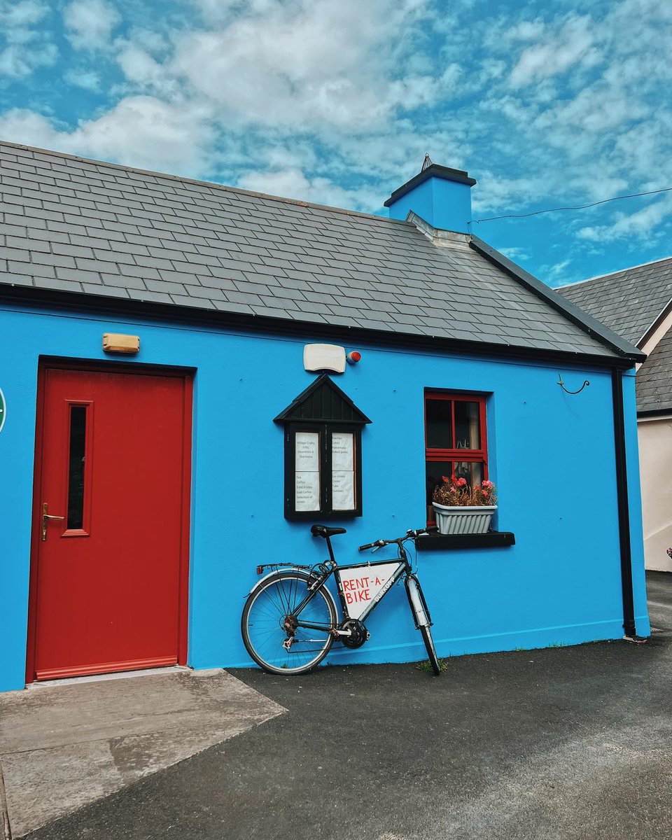 We've got a March mission for you - How many colourful cottages can you see in #Doolin on your next trip?🌈

Find yourself where rugged cliffs meet the wild Atlantic waves &amp; traditional Irish music fills the air👇 
bit.ly/3vgW0nk

📸 helika_travel [IG] #KeepDiscovering
