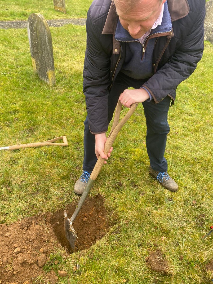 GregoryStafford's tweet photo. 🌳🌼 Spent Saturday with @BloominFarnham team at the award-winning #Hale Cemetery #Farnham planting trees &amp; tidying up! Great to see community coming together for our environment. Huge thanks to all volunteers for making it happen! #FarnhamHale #CommunityAction https://t.co/qHtZZbUVLo
