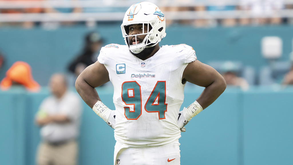 AroundTheNFL's tweet photo. 𝗕𝗥𝗘𝗔𝗞𝗜𝗡𝗚: Raiders signing DT Christian Wilkins to four-year, $110 million deal, per @RapSheet

https://t.co/ixsExYpVzw https://t.co/NqaihXinNb