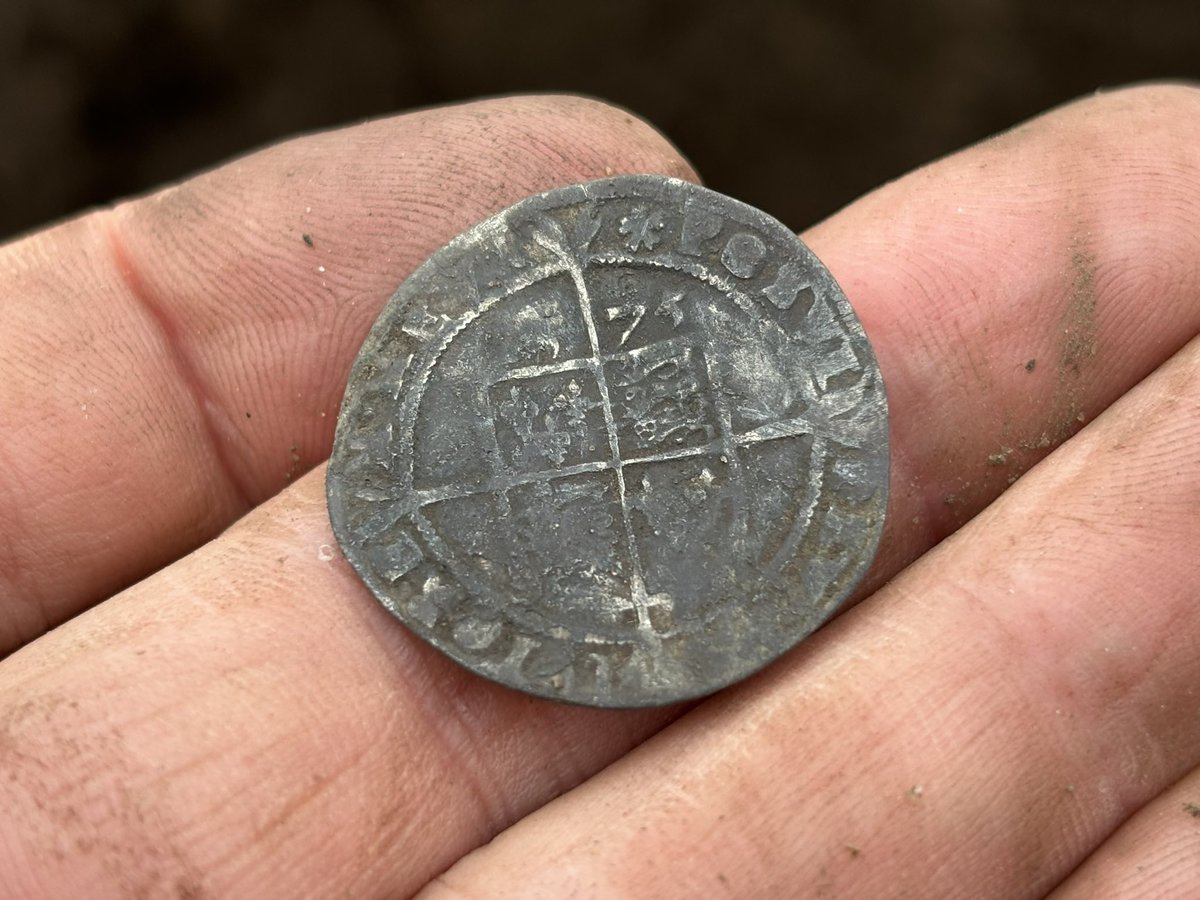 After digging a Mary Queen of Scots Bawbee the other day who pops up today 30 yards away, her nemesis Elizabeth I.