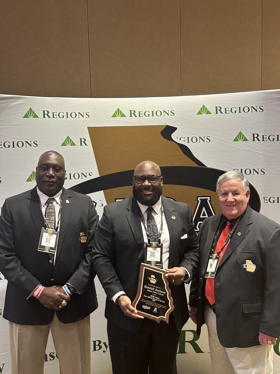 CVCollier_AD's tweet photo. Congrats to our APS ADs for winning Region and State Awards. (Rendell Jackson-MS State AD of the Yr, Nadine O’Connor (CSK)- 6AA, Wendy Golston (Carver)-5AAA, Andre Regan (NAtl)-4AAAAAA) @APSAthletics70 @apsupdate https://t.co/Ybb7hZhIKa