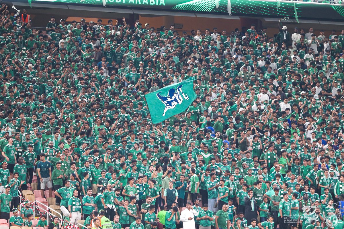 ليسوا مُجرد مشجعين إنما هم من يصنعوا القرار ، مصلحة النادي هو كل ما يهمهم ، جمهور الأهلي يُثبت ما قاله الرمز الأمير عبدالله الفيصل :

الأهلي مُلك جمهوره 💚!