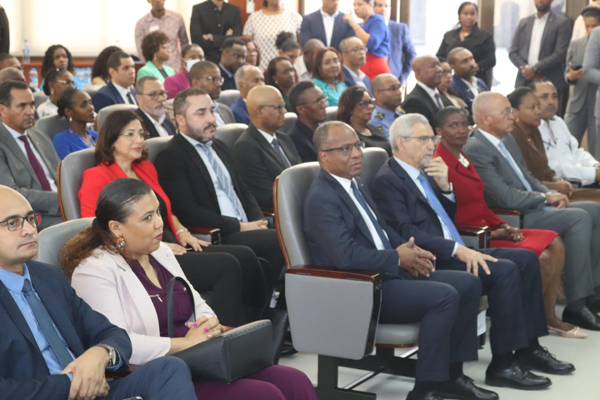 Cerimónia evocativa do 4º aniversário da declaração da pandemia #COVID19 Um reconhecimento e agradecimento a todos os países parceiros de Cabo Verde 🇨🇻 que ajudaram a enfrentar a #COVID19 com vacinas, equipamentos e material. 🙏 🇱🇺🇵🇹🇪🇺🇪🇸🇺🇸🇫🇷🇨🇳🇭🇺🇳🇱🇸🇮🇨🇺🇨🇿🇩🇪🇰🇷🇷🇺 #ODS3 #LNOB