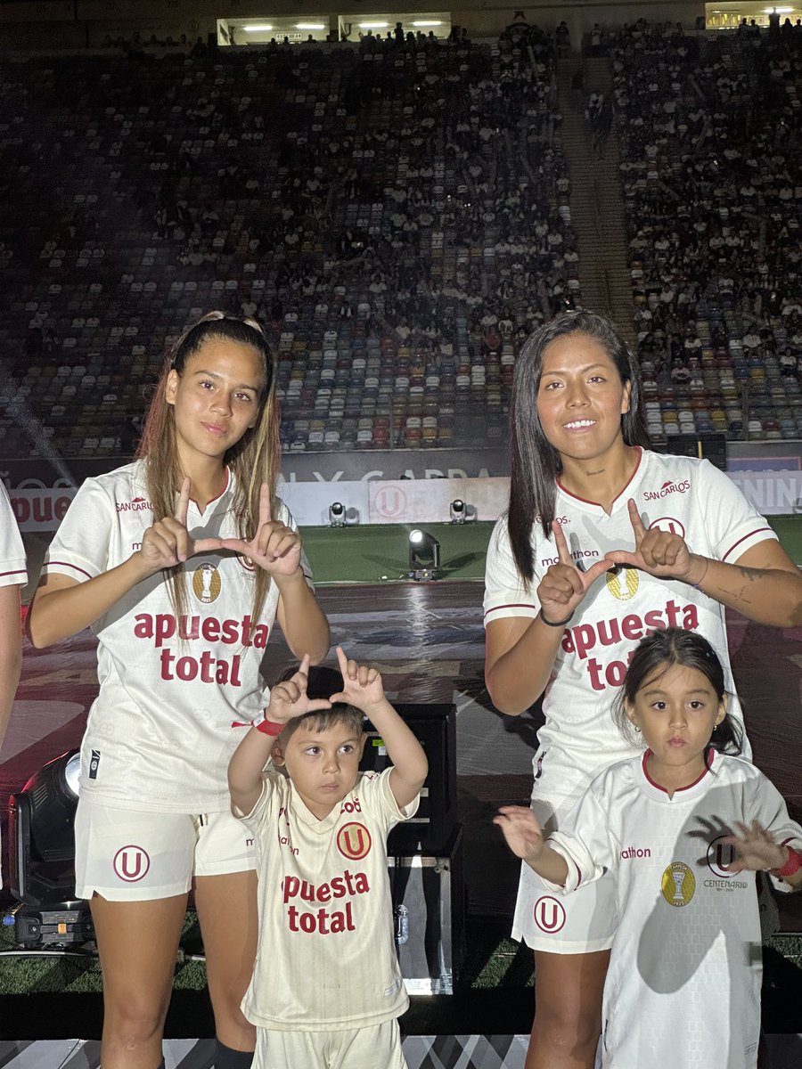 tomayconsa17's tweet photo. 🏟️ BUEN INICIO DE SEMANA 🦁💛
CREMITAS. 
@FutFemeninoU https://t.co/yYHMzp0rfB