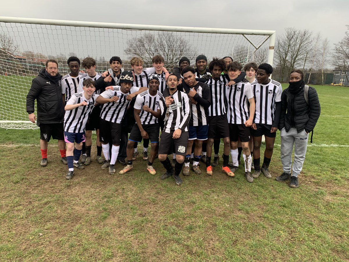 Congratulations to the @TheSFH6 team who beat Thomas Tallis 4-1 to reach the Blackheath final next week. What a way to end your school footballing journey for our year 13s! #fhsandproud