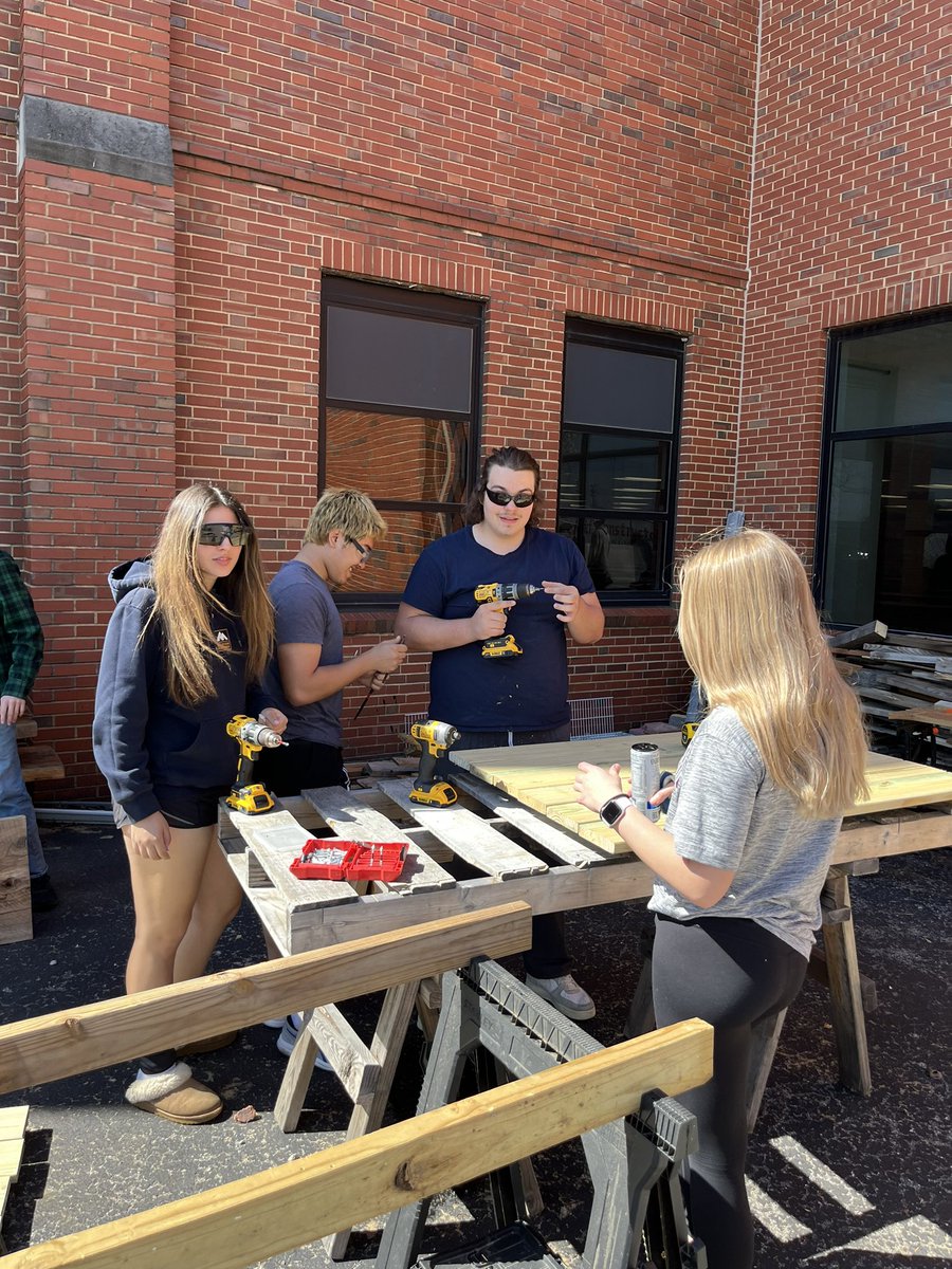 GIC has been working hard on projects for John Cary!  What a beautiful afternoon to work outside!  #wearemehlville #msdr9