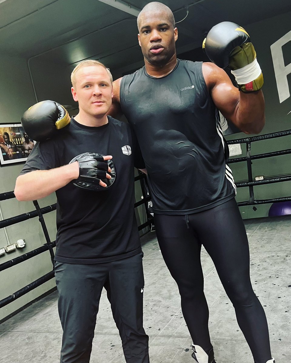 K_Farrell_BEM's tweet image. Proud to be the newest member of @DynamiteDubois DDD🧨 
-
#boxing 
#boxingtraining 
#boxingtrainer 
#boxingcoach 
#boxingislife 
#boxinglife 
#noboxingnolife 
#hardwork 
#dedication 
#belief