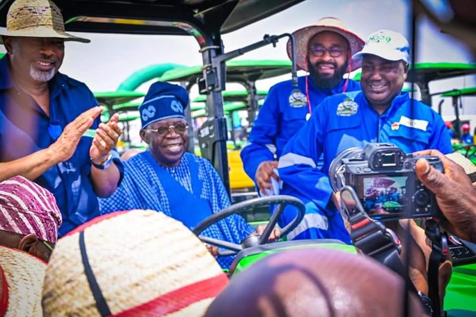 adaerms's tweet photo. Some beautiful sights from today's revealing of agricultural tools, commissioning of the Bola Ahmed Tinubu International Airport Minna, as well as Commissioning of the Airport Free Zone all in Minna by President Bola Ahmed Tinubu.
#PBATinMinna #NewNiger. https://t.co/6pXyIRmNuq