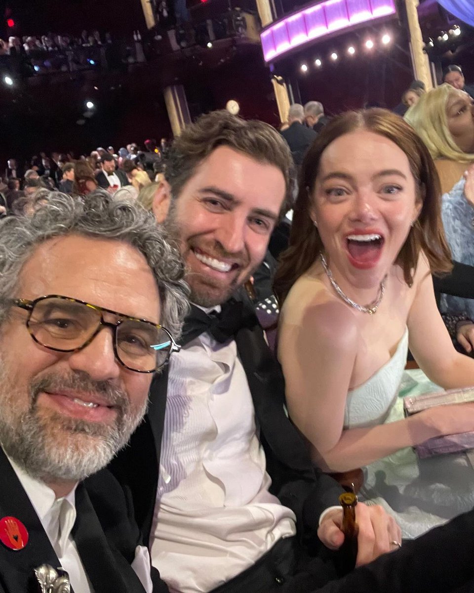 So happy for them btw 🩵
#Oscars