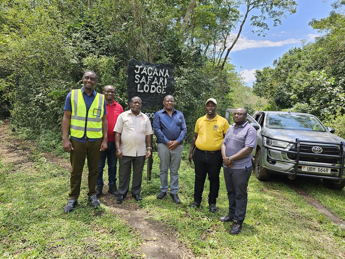 engsbagonza's tweet photo. I led a technical team from the Ministry of Works and Transport this morning on a reconnaissance survey of the access road to Jacana Safari Lodge in QE National Park, Rubirizi District, to inform its planned improvement. https://t.co/QHbBVW9Cvy