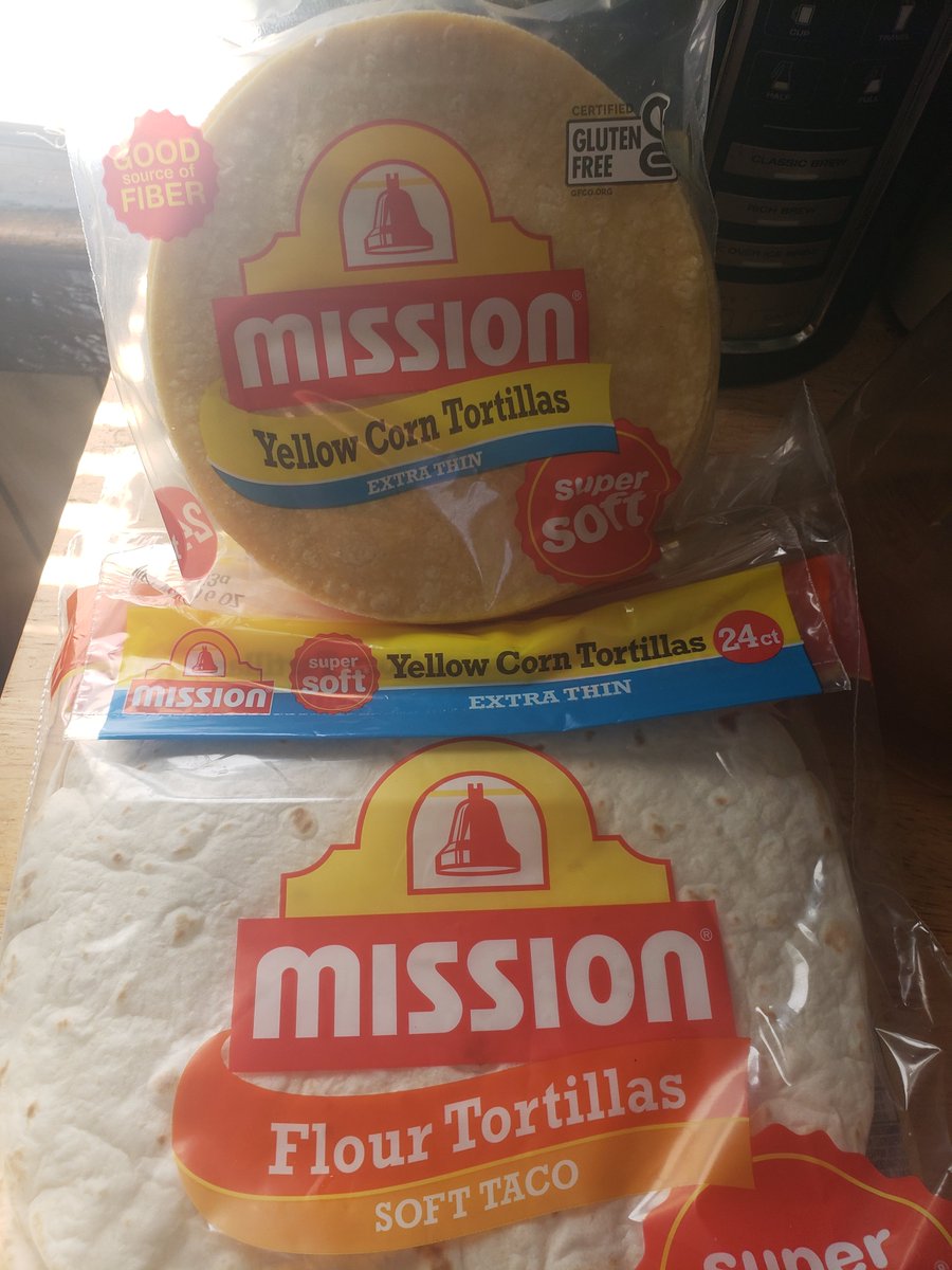 VIPvinnyD's tweet photo. I gotta buy 2 different tortillas bc my fam are a bunch of medigans. Of course, I'm #TeamCorn. https://t.co/E6HgFKVxyS