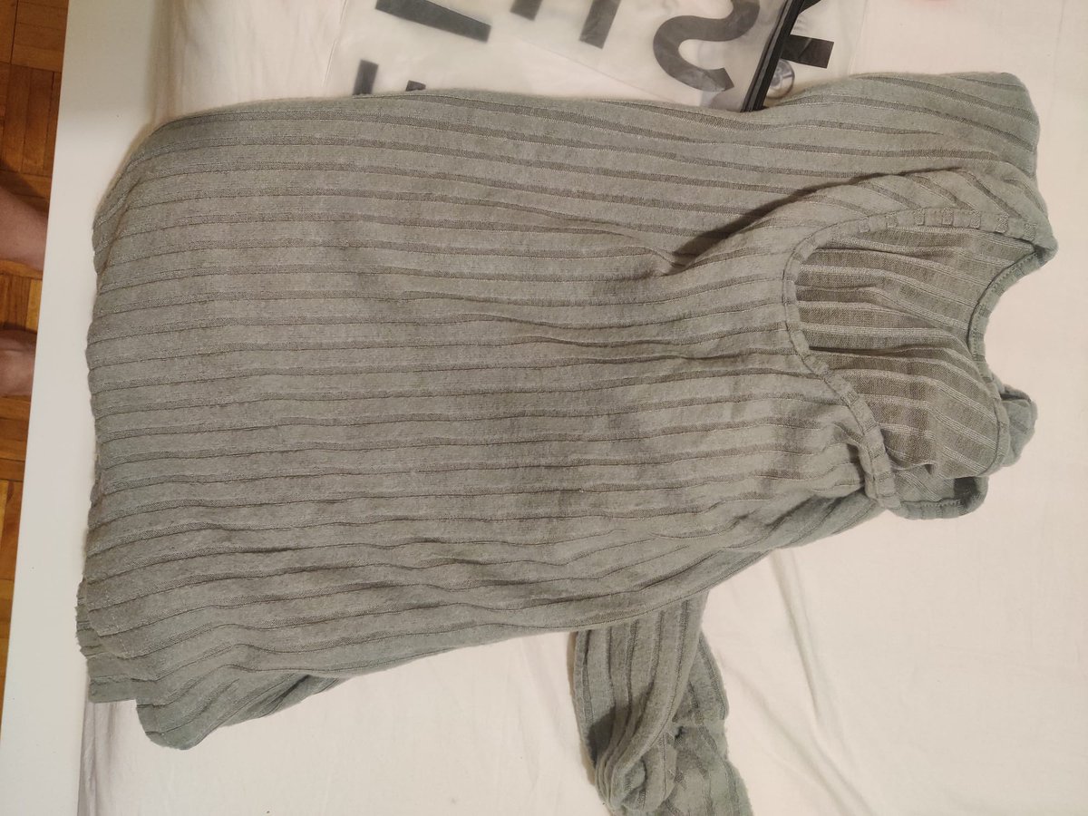 put_in2010's tweet photo. @SHEIN_Official I ordered the green one while you delivered a completely different item.
Could you please send me the correct product? https://t.co/SPPGgw9HRs