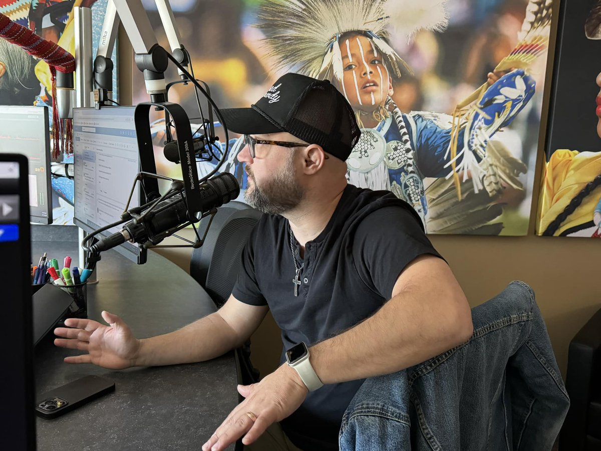 cfweradio's tweet photo. Always great to see @AaronGoodvin in the CFWE studio, especially after his big wins last night @CountryMusicAB Awards.  #maleArtistoftheYear #SingleoftheYear #Alberta https://t.co/xDDuNlgEXV