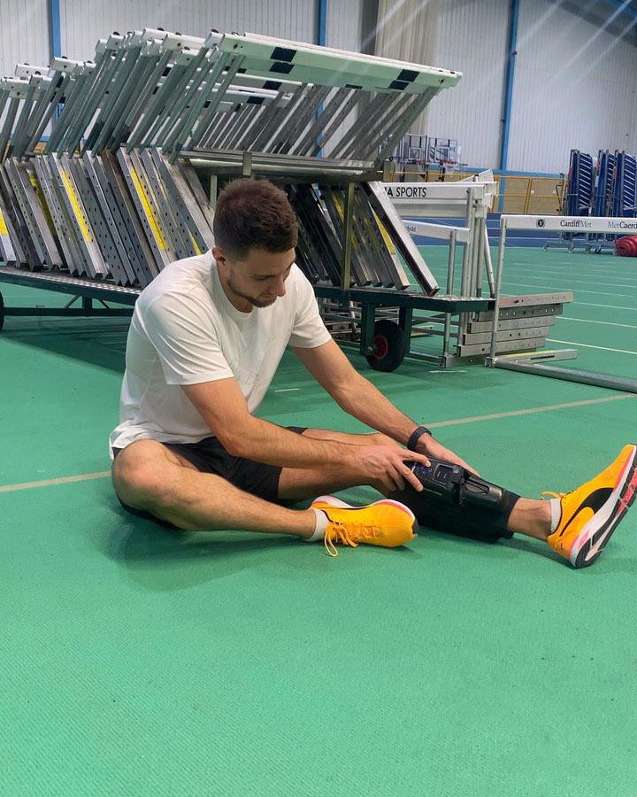 promotion_fit's tweet image. hurdling champion @andrew_pozzi uses #ProMOTIONEV1 to help with DOMS after a tough training session 

Combine your warms-ups, cool-downs, post-training recovery and injury rehab in one portable device 🙌 

#ContrastTherapy #ExerciseRecovery #AtheleteApproved #BritishAthletics
