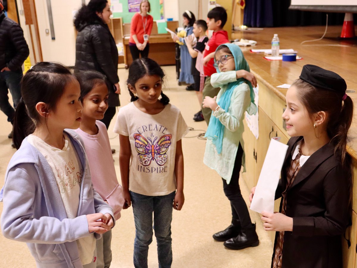 3rd-graders at Grandview Elementary took on the roles of historic figures at their Living Wax Museum Feb. 28 to March 1! Students enthusiastically dressed up as their noteworthy individual, displayed posters, and performed a speech for museum visitors. #PwayLearns #PwayInspires