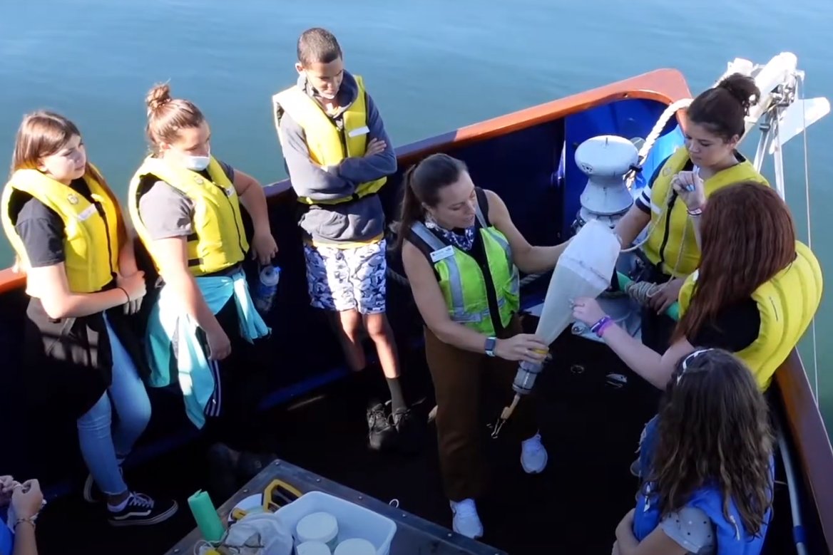 SeaGrant's tweet photo. #WhySeaGrant What’s a floating classroom all a-boat?
@LakeChamplainSG educators & Memphremagog Watershed Association volunteers joined students on the Northern Star to engage in watershed science. Read deckhand Heather McKeown’s account of their voyage: https://t.co/XEczEBvAfH https://t.co/grBCE8qiKI