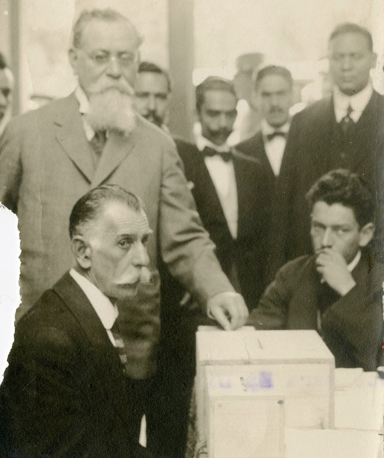 MuseoPresidente's tweet photo. 11 marzo 1917.- Se celebran en el país elecciones para la renovación de los Poderes Ejecutivo y Legislativo federales. Don Venustiano Carranza, originario de #CuatroCiénegas, #Coahuila, es electo Presidente Constitucional de la República para el periodo 1917 – 1920. https://t.co/2uxLMShyyv