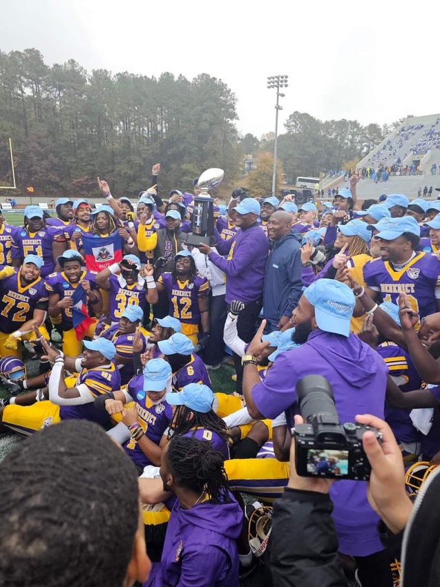 Cameronfields24's tweet photo. After a great conversation with @CoachHolmes5 I am blessed to receive an offer from Benedict College. @ashford_fb @coach_stapleton @GoTigers_FB @coachcurtis42 @damehova9 https://t.co/Kzby2uc6IE