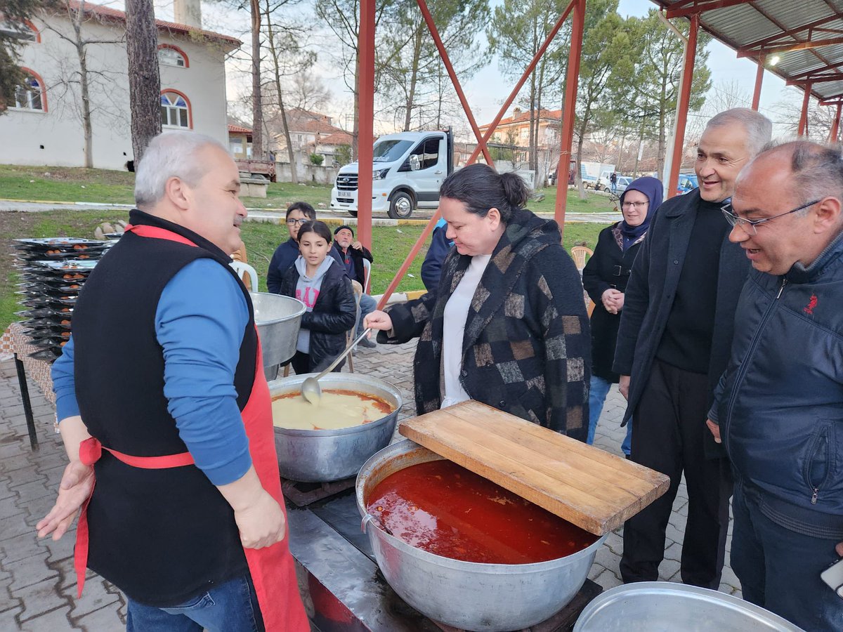 Nilgun_OK's tweet photo. 📍Tavas, Akyar Mahallesi

Soframızı bereketlendiren, manevi dünyamızı zenginleştiren Ramazan’ın ilk iftarını Akyar Mahallemizde hemşehrilerimizle birlikte yaptık.

Muhabbetimiz, kardeşliğimiz daim olsun. Akyar 31 Mart seçimlerine hazır ve kararlı…

#HazırızKararlıyız
#DenizliBizeEmanet