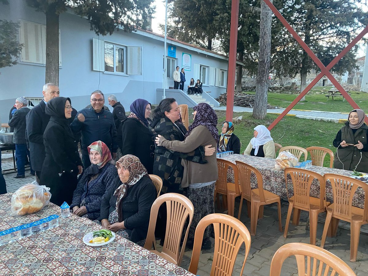 Nilgun_OK's tweet photo. 📍Tavas, Akyar Mahallesi

Soframızı bereketlendiren, manevi dünyamızı zenginleştiren Ramazan’ın ilk iftarını Akyar Mahallemizde hemşehrilerimizle birlikte yaptık.

Muhabbetimiz, kardeşliğimiz daim olsun. Akyar 31 Mart seçimlerine hazır ve kararlı…

#HazırızKararlıyız
#DenizliBizeEmanet