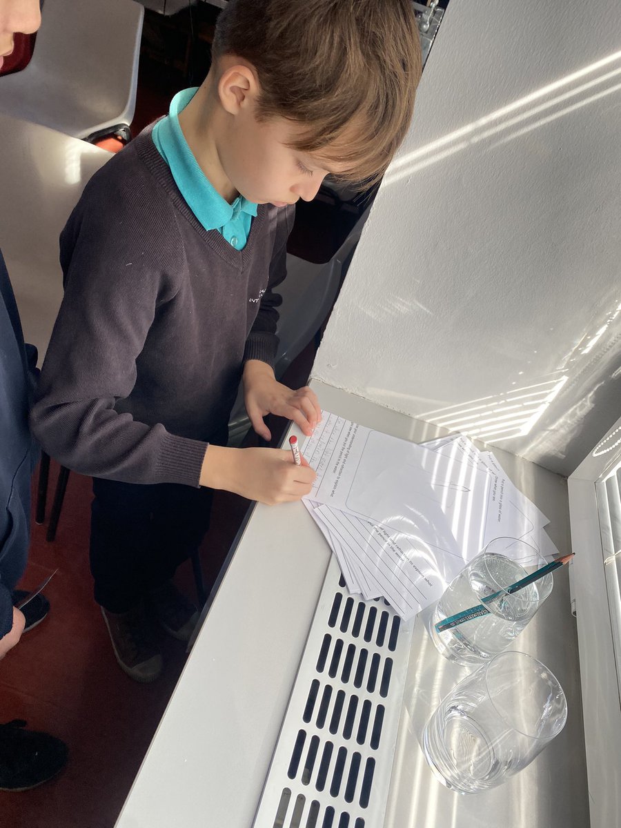 Our scientists in year 6 have been exploring refraction and reflection. We learnt how a rainbow is formed and looked at different ways light can bend #BSW #BSW24 #Scienceweek