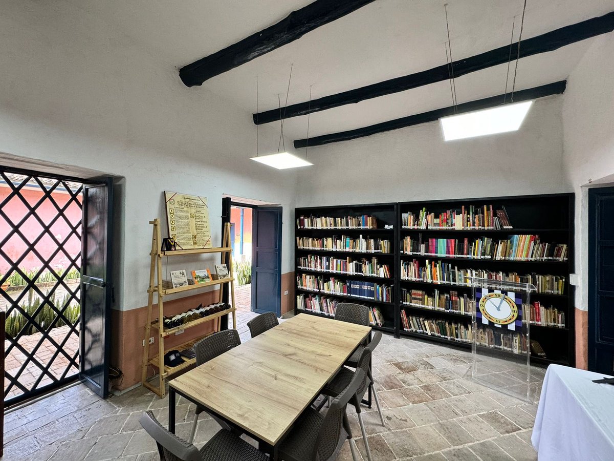 GastronomicoPop's tweet photo. 📚🤓Entregamos a #Popayán la primera biblioteca gastronómica de la región como resultado de un proyecto liderado por la Corporación Gastronómica de Popayán que promueve la preservación del patrimonio gastronómico no solo del #Cauca sino del país. https://t.co/LAY6Li9614