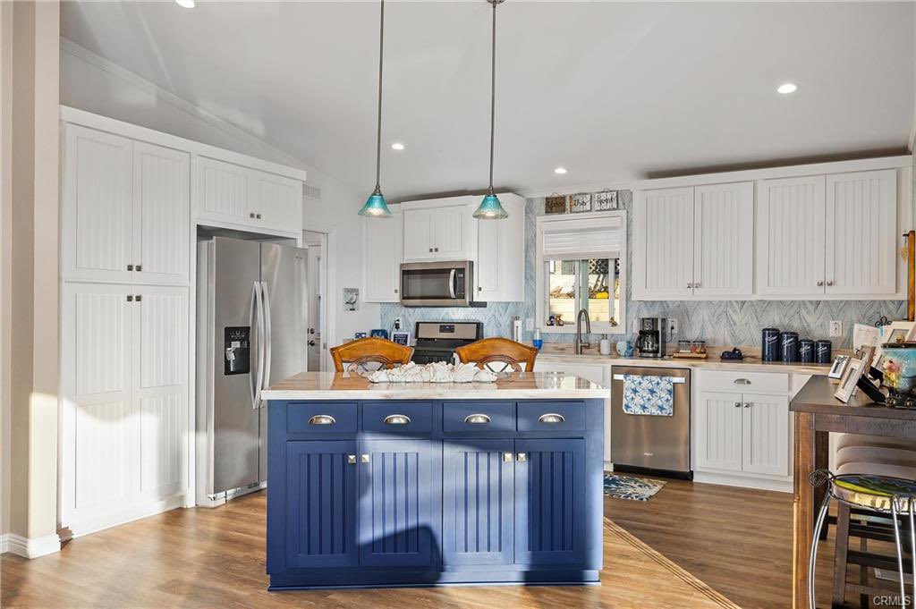 Justin4writing's tweet photo. 🌊 OCEANVIEW DREAM HOME ALERT 🏠💙 2/2 manufactured stunner in Cayucos' 55+ Whale Rock Terrace 🔑 Move-in ready w/ luxe finishes &amp; huge yard 🌴 Steps to beach, clubhouse &amp; coastal adventures 💰 $1.25M #CayucosRealEstate #OceanviewLiving #DreamHome https://t.co/Kr54qKxSXL https://t.co/Bvi45OpT4O