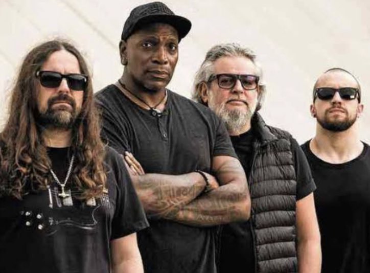 OFCBostil's tweet photo. Como tanka a banda Sepultura ser reconhecida internacionalmente como uma das maiores bandas de metal da história, fazendo shows internacionais com lotação máxima, etc… mas 80% dos brasileiros sequer sabem da existência dessa banda?

Como Tanka sa porra ? https://t.co/SI9ig8E0GA