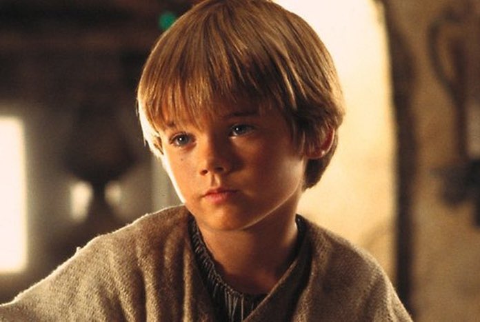 DiscussingFilm's tweet photo. Jake Lloyd’s mother wants to dispel the narrative that ‘THE PHANTOM MENACE’ backlash contributed to his mental illness.

She says that schizophrenia was genetic in their family &amp; that she protected him from the backlash &amp; didn’t let him online.

(Source: https://t.co/0PgBs9jTFP) https://t.co/rENOGO0bnv