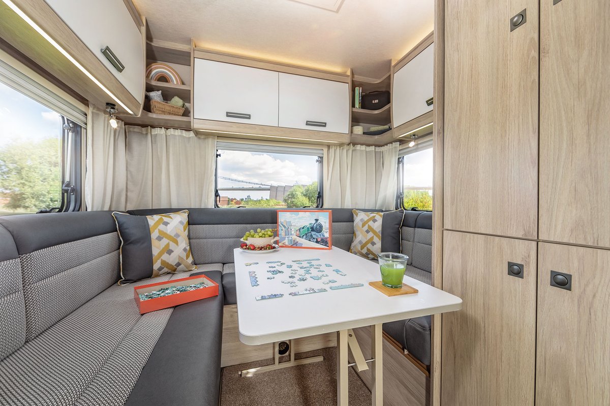 🔍 𝙁-𝙇𝙞𝙣𝙚 𝙄𝙣 𝙁𝙤𝙘𝙪𝙨

With a large rear lounge and further lounge area to the front, the F-Line F72 is perfect for entertaining family and friends. 

➡️ auto-trail.co.uk/f-line-72

#AutoTrailAdventure