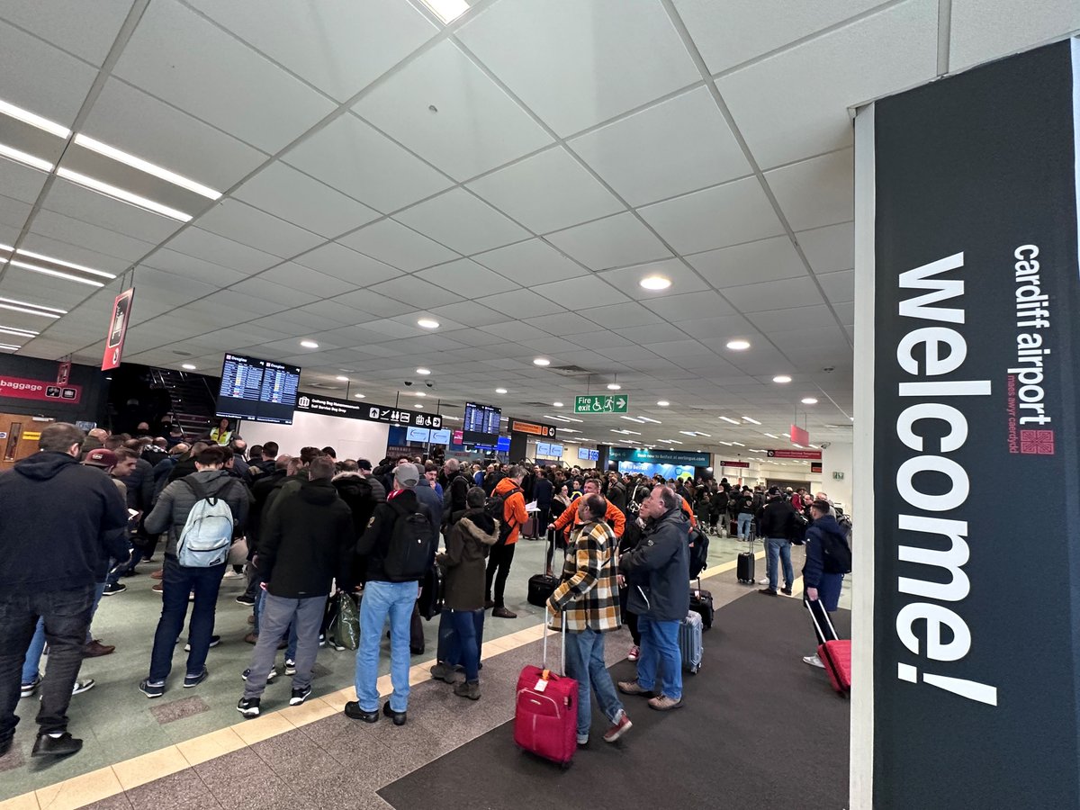 Thank you to all the French passengers who have flown in and from Cardiff Airport this weekend. Thank you for your patience and cooperation during this busy time and we hope to welcome you back soon. Safe travels.✈️ Congratulations on the Win🏆 Félicitations pour la victoire🏆