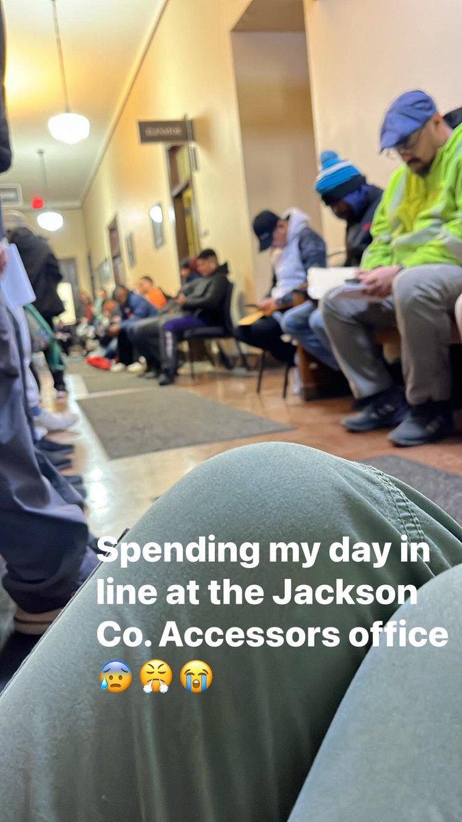 e_hall505's tweet photo. Several hours later… and still hours away from the end of the line. This is all just for a waiver saying I paid my property taxes so I can tag my car. No working water fountains either. Apparently wait times have been like this for over a month.  @fox4kc @KCTV5 @JacksonCountyMO https://t.co/2qvpvX3Nik