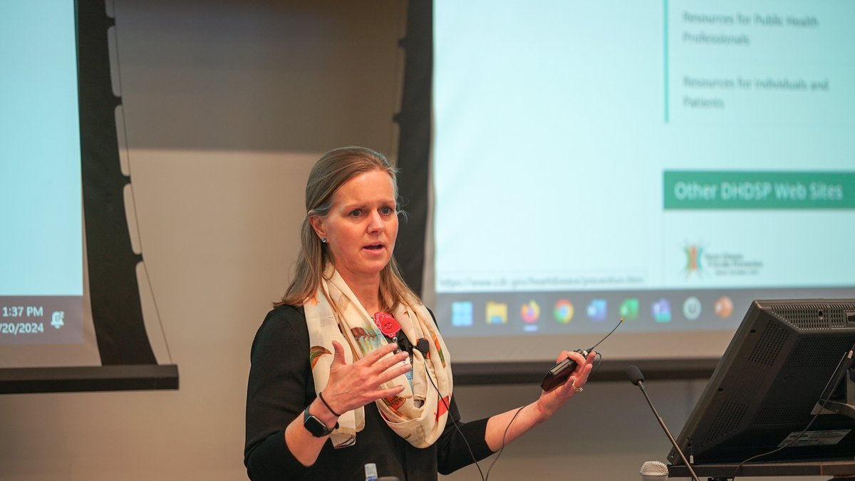 UNCPharmacy's tweet image. #UNCPharmacy's Jo Ellen Rodgers is ready to make a big change for a big cause. Help us reach our $10k goal for #KappaEpsilon and witness the transformation: chopping off her locks and donating them to Locks of Love! Donate today: bit.ly/3V6B8ty
#ACutforKE