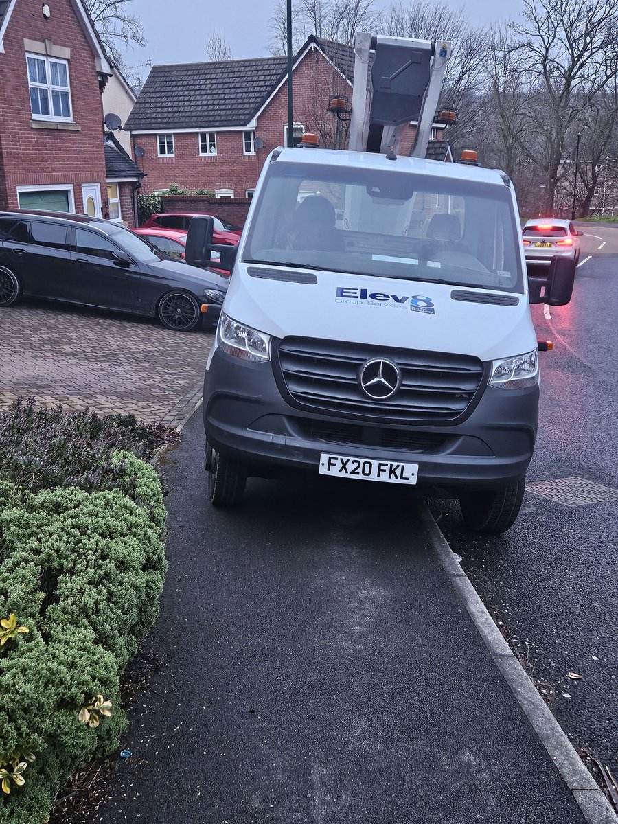 itllbereyt's tweet photo. @ParkinginSheff want to walk on the pavement in wadsley Park Estate with a pram or wheelchair? This idiot doesn't want you to !!! It's parked outside his house so its OK! https://t.co/iscWES1kWz