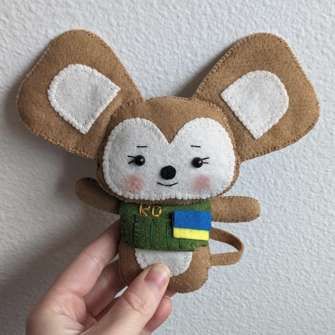 RAFFLE! - ends March 25 Win this 🇺🇦-made Rodent Division plushie to support SvoRa Animal Rescuers! This will be a Twitter & IG raffle - Each entry is $3. Post proof of donation to receive a #. Paypal: valeriagolovanova93@gmail.com Shipping paid by our own @Kezza51454253