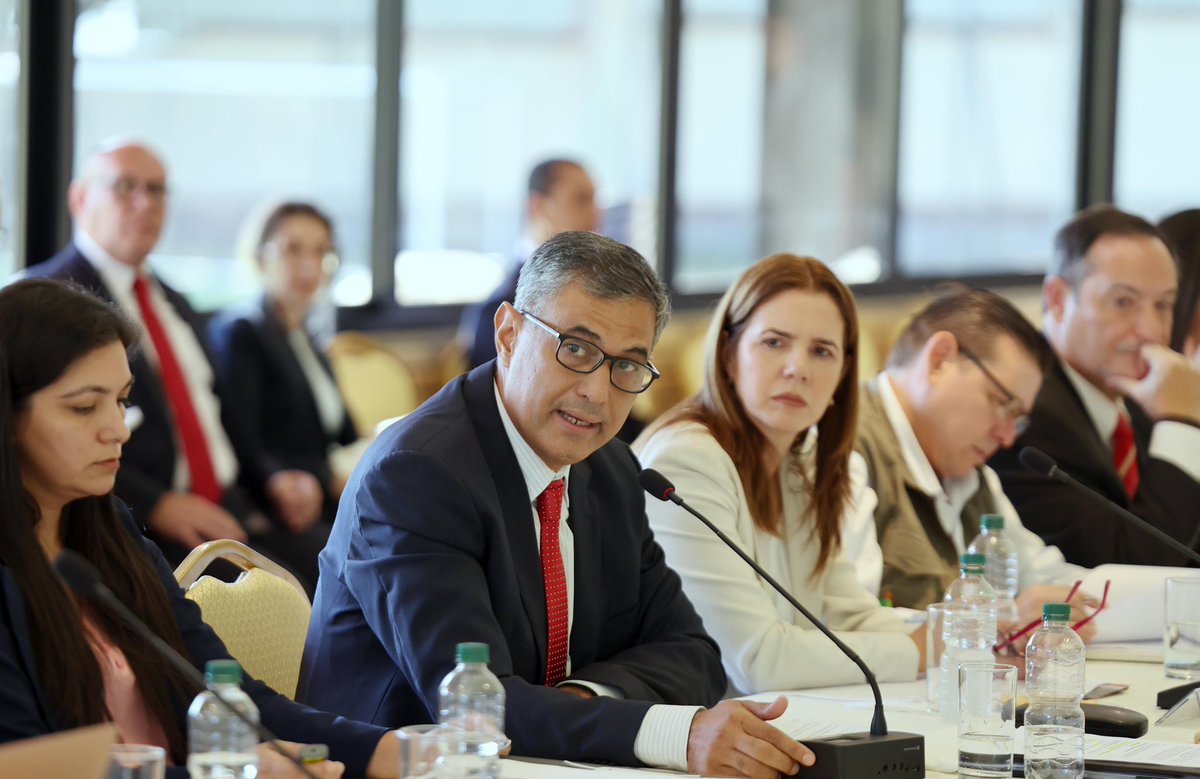 Santiago Peña tweet media