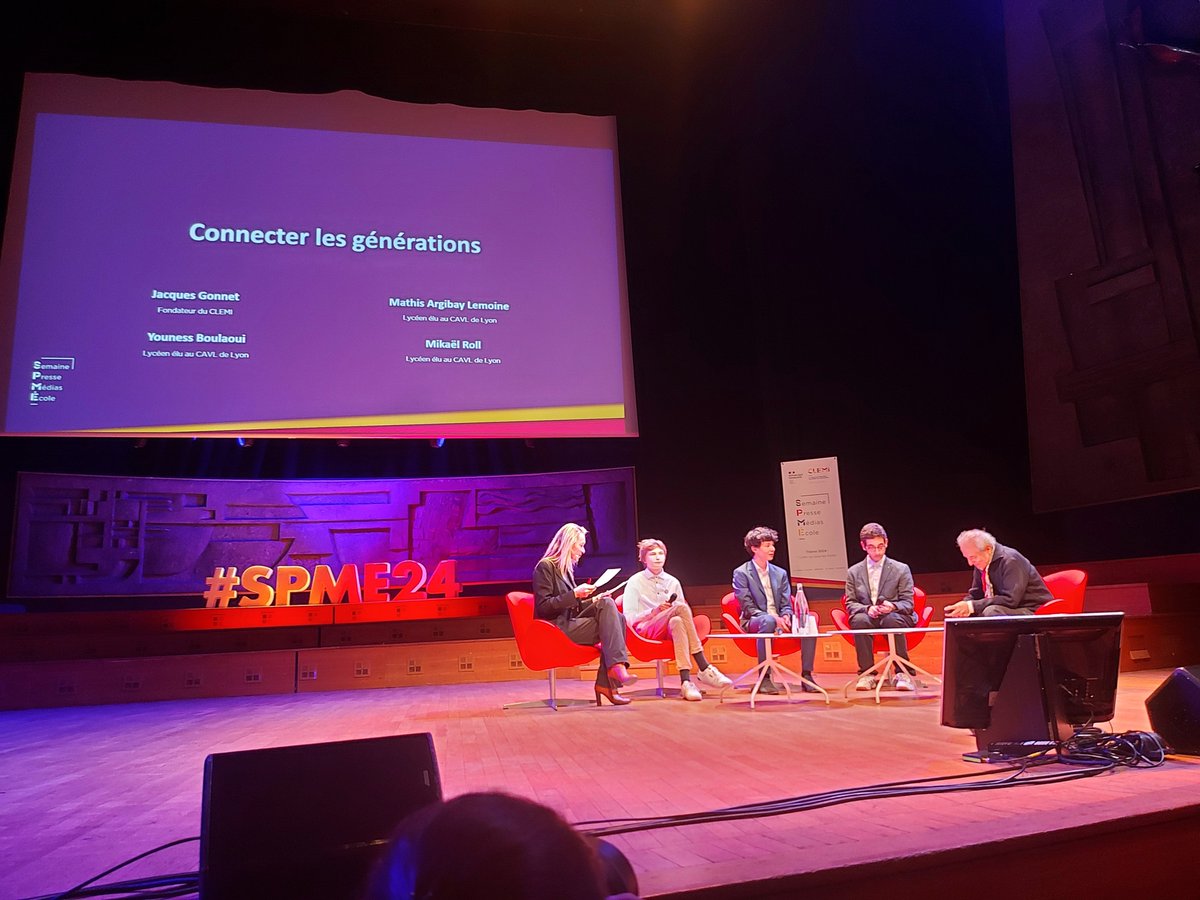 DavlcLyon69's tweet image. Trois élus au CAVL @academielyon ont participé à la table ronde avec M. GONNET, fondateur du @CLEMI lors de la  cérémonie  du lancement de la semaine de la presse à la maison de la radio à Paris #spme24.
Ils ont eu l'occasion de saluer Madame La Ministre @NBelloubet
