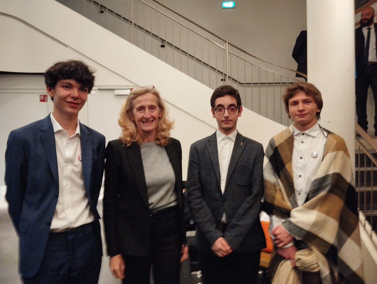 DavlcLyon69's tweet image. Trois élus au CAVL @academielyon ont participé à la table ronde avec M. GONNET, fondateur du @CLEMI lors de la  cérémonie  du lancement de la semaine de la presse à la maison de la radio à Paris #spme24.
Ils ont eu l'occasion de saluer Madame La Ministre @NBelloubet