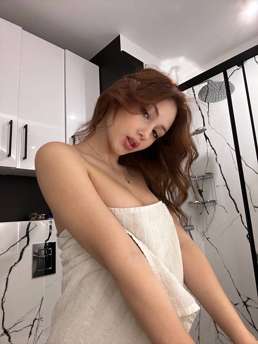 girlfriend material? https://t.co/WBYoVnOPIt