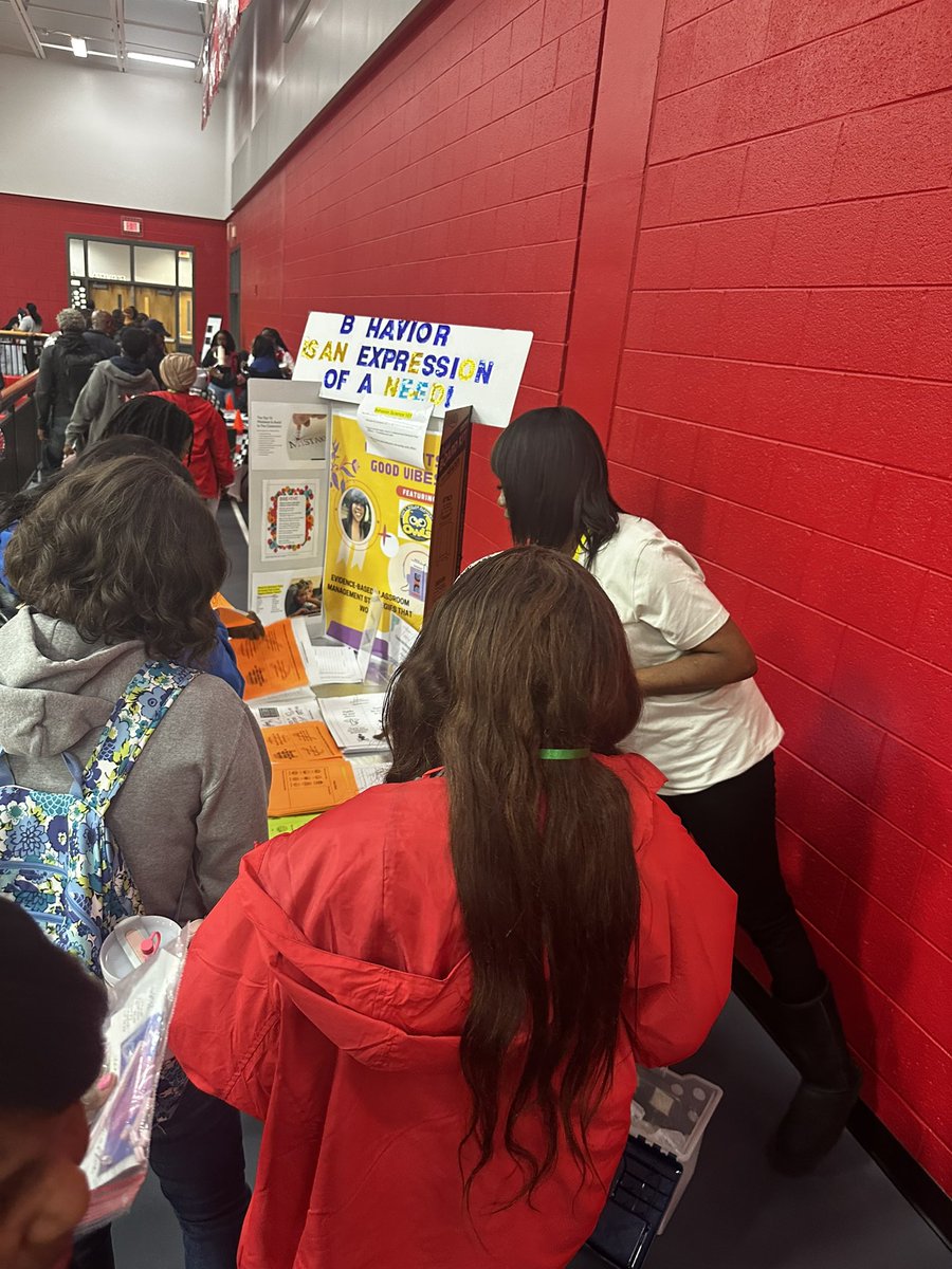 macksmith00's tweet photo. Our Dean of Students is here sharing her knowledge and passion for creating better classroom experiences through highly effective classroom management! @WeAreNolanOwls @CherisseCamp @DrEarleanaSmith #teamwork #accountablity https://t.co/uUIxOLwoNe