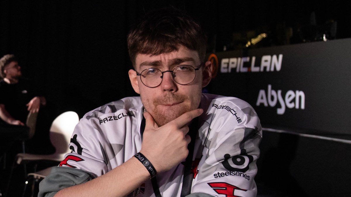 oTYL3R's tweet photo. Wanna give a massive thank you to all the amazing people who captured all our favourite moments across the @EPICLAN weekend, it's so important they get their flowers 📸

📸@Sophie_skittle
📸@AdamYoungMedia 
📸@Sav_FM 
📸@GrimyRannarr 
📸@LiamKew_ 
📸@theskiesbg https://t.co/UVKz3fKHth