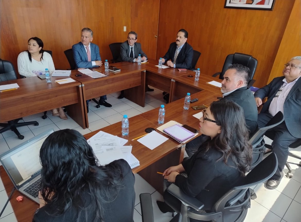 DrLuisDavidFer's tweet photo. En reunión con auditores de la @ASF_Mexico, se atendió el inicio de auditorías relacionadas con los recursos federales transferidos con cargo al FOFISP, correspondiente al ejercicio 2023, En donde por instrucciones de la Gobernadora @delfinagomeza, atiendo y en su caso deslindaremos responsabilidades tanto administrativas como penales a funcionarios de las administraciones pasadas ya que este es un Programa que observará desempeños por parte del Sistema Estatal de Seguridad Pública del #Edomex en donde se revisarán acciones por parte de la Secretaría de Seguridad del @SS_Edomex y de la Fiscalía General de Justicia del Estado de México @FiscaliaEdomex.