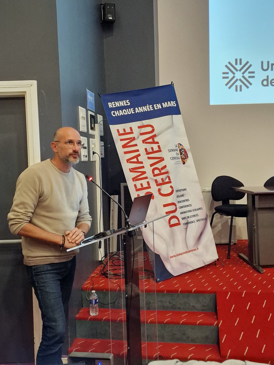 SemCerveau35's tweet photo. Début de notre conférence inaugurale sur la maladie de #Parkinson avec les interventions du Prof. Vérin et de Ghislain Couplet. https://t.co/MstMqsjmRd