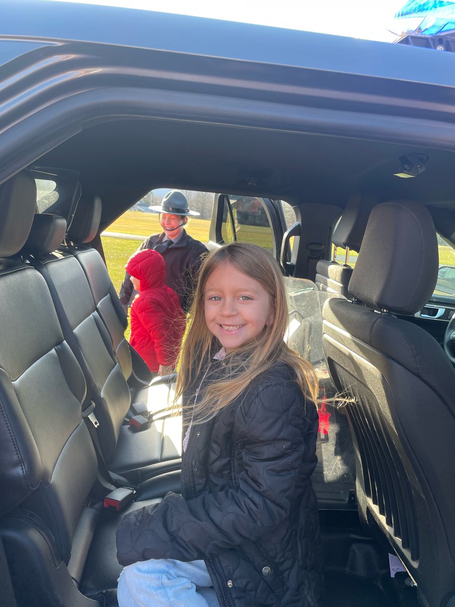 Trooper Lesher from the PA State Police visited Avis Kindergarten. She read📷 to us and let the students explore her patrol car 📷! Thank you, Trooper Lesher, for the fun and educational experience! #JSBulldogNation